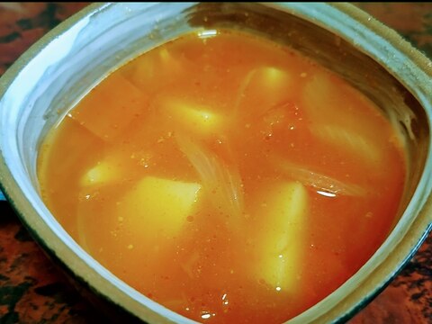 トマトと玉ねぎとじゃがいものスープ